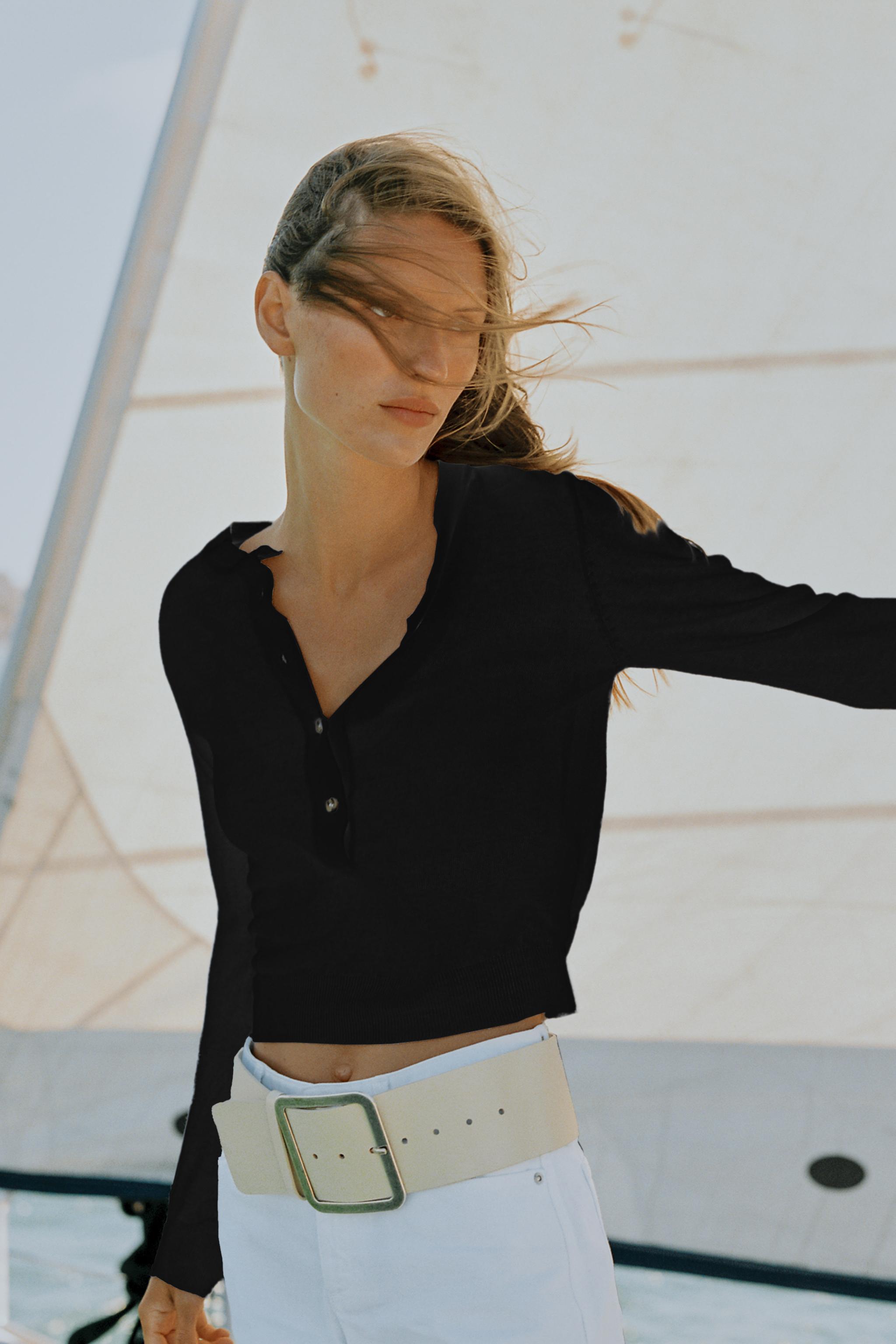 PULL EN MAILLE AVEC BOUTONS
